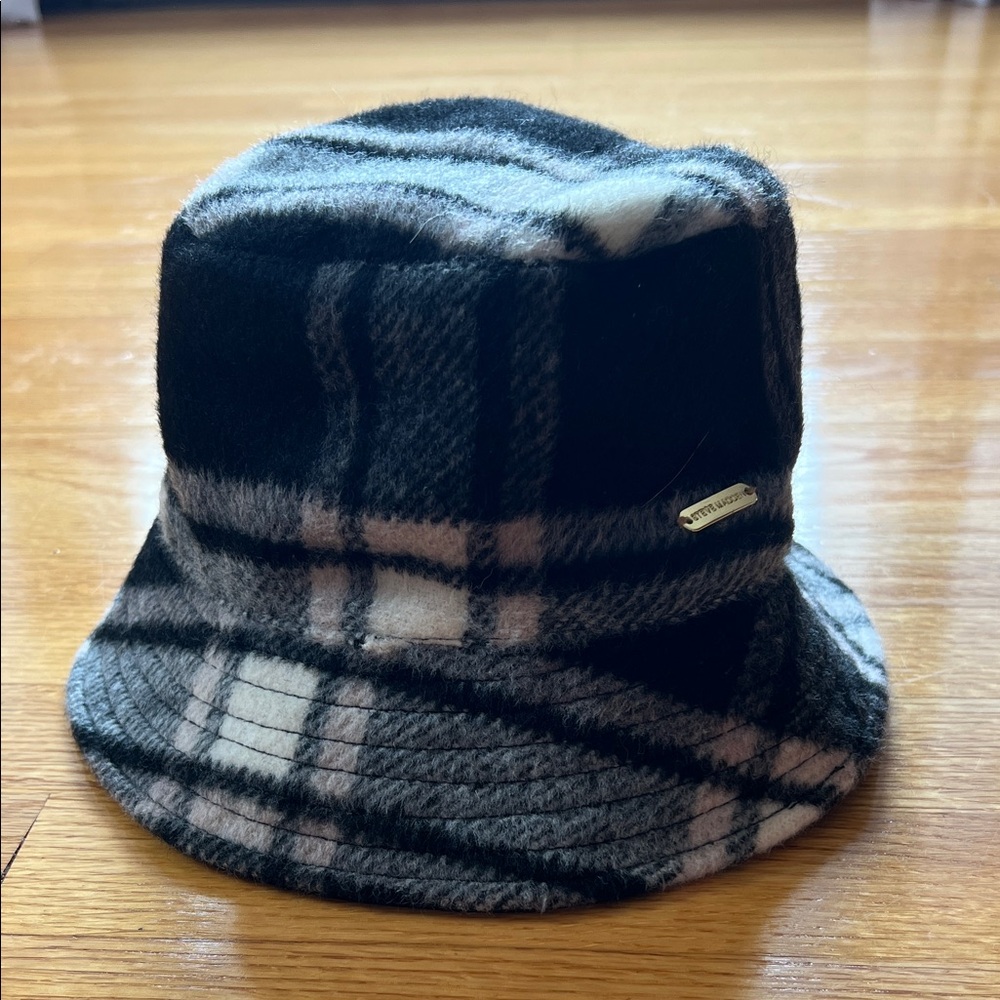 Steve Madden Black and Gray Plaid Hat